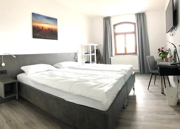 Vinotel Weinstrasse Alojamento de Acomodação e Pequeno-almoço Herxheim am Berg